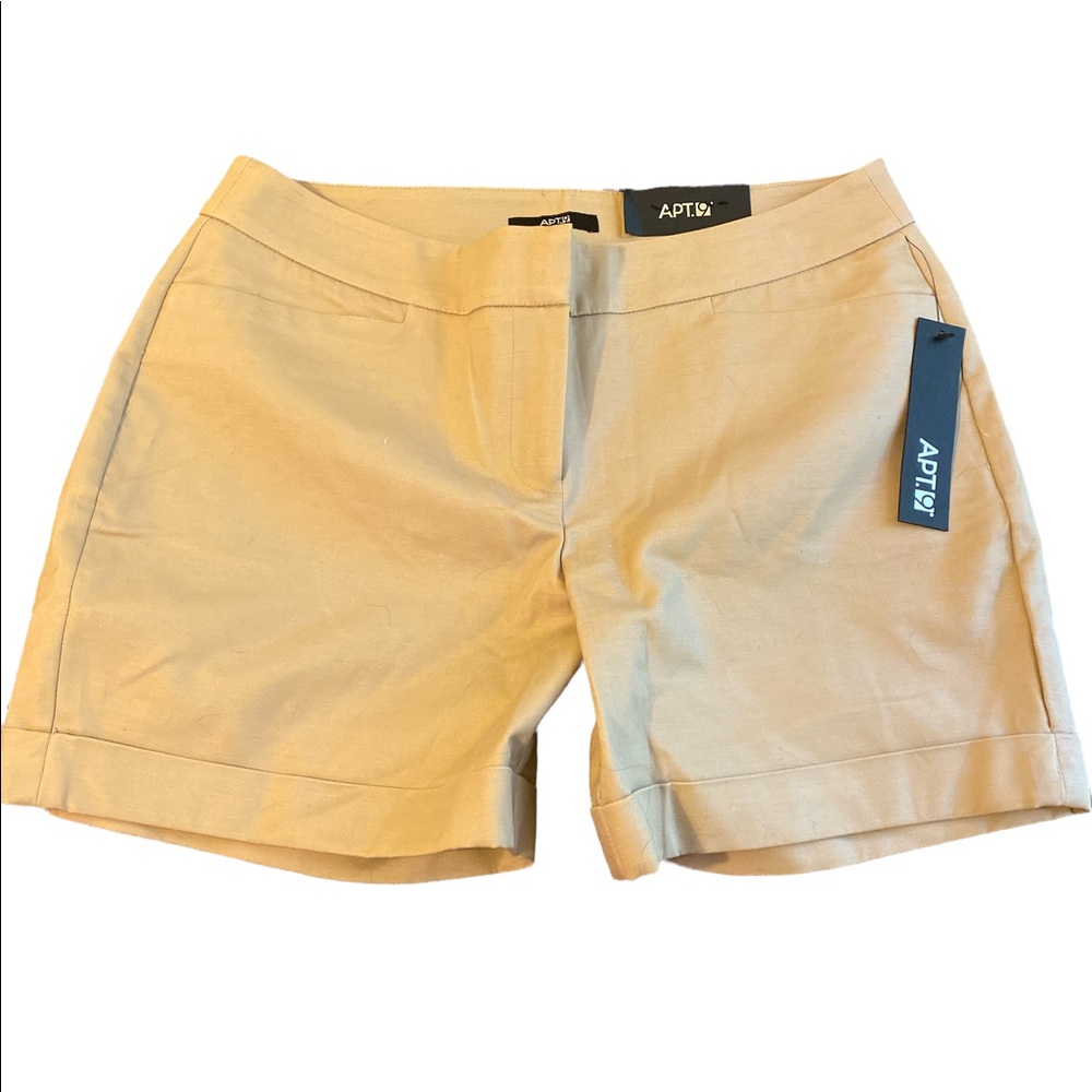 APT.9 Women’s size 12 khaki shorts mid rise